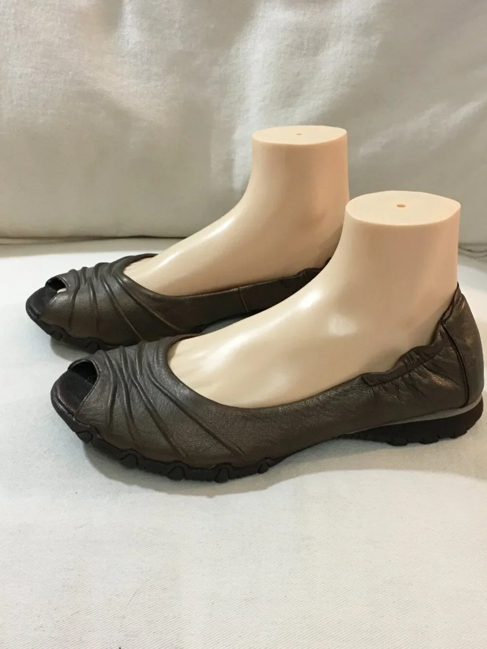 NWOT Skechers Originals Bikers Peep toe Shoe Bronze Brown
